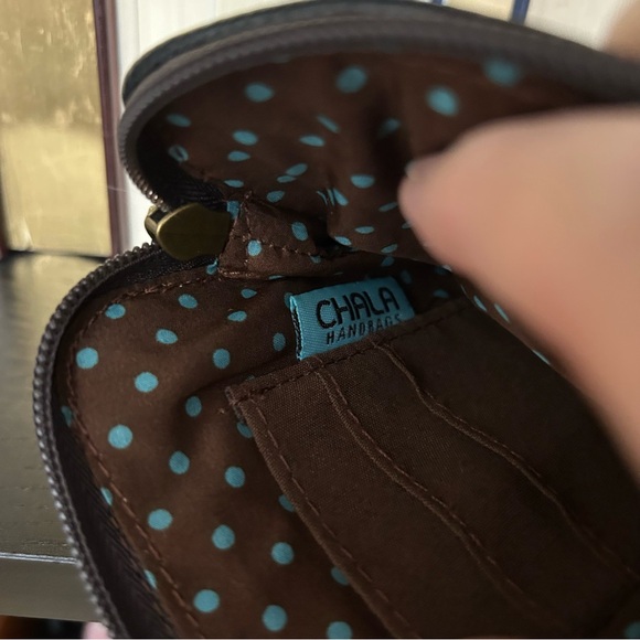 CHALA - Dazzled Jellyfish Cellphone Crossbody. Vegan leather. - Picture 11 of 15